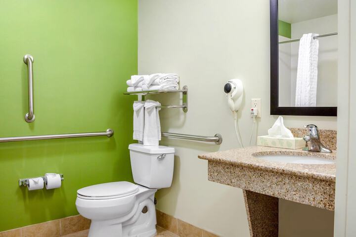 Sleep Inn & Suites Milwaukee Airport
