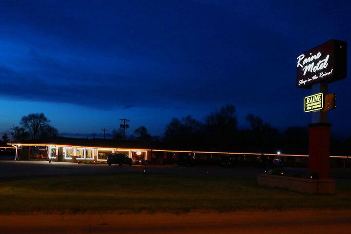 Raine Motel
