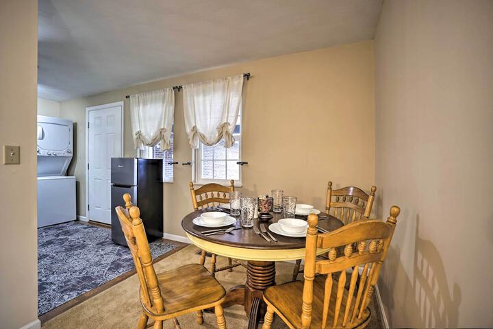 Delightful Tipp City Unit w / Covered Patio!