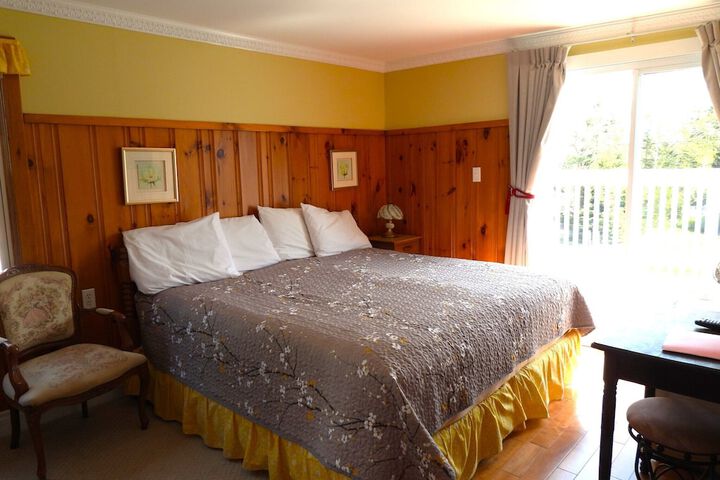 Room 4 of 15