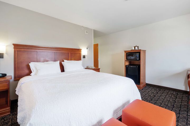 Room 32 of 46