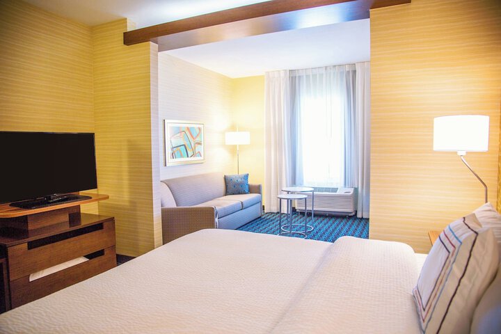 Room 10 of 25