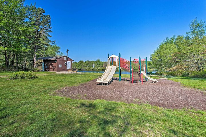 Long Pond Home w / Private Hot Tub & Game Room