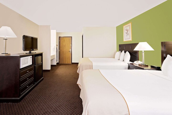 Room 15 of 33