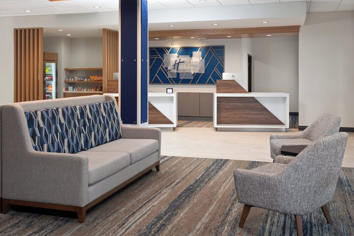 Holiday Inn Express & Suites Reedsburg - Dells Area by IHG