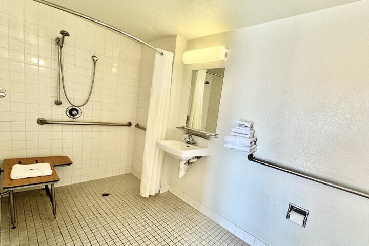 Studio 6 Suites – Bellflower Ca - Los Angeles