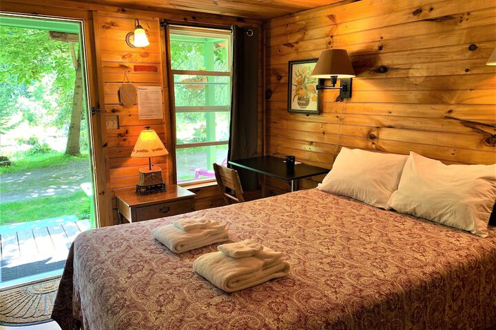 Pine Crest Motel & Cabins