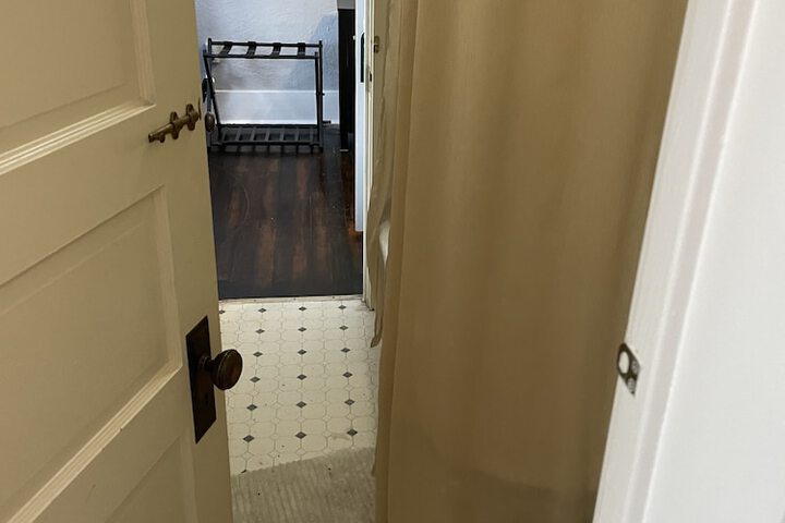 Room 34 of 104