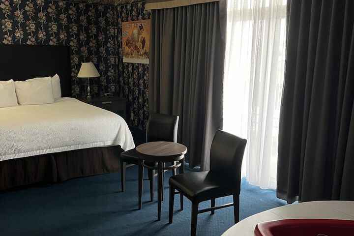 Room 10 of 53