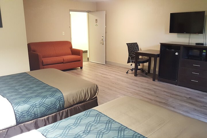 Room 4 of 18
