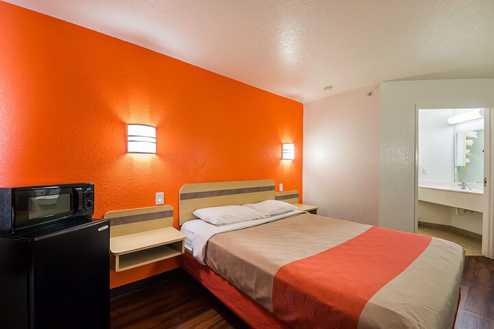 Room 33 of 58
