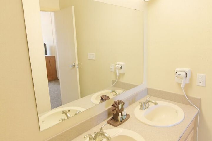 Crown Point Resort