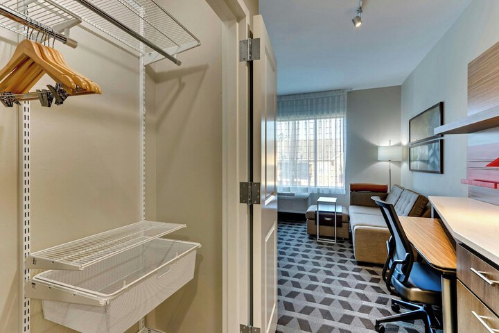Room 41 of 63