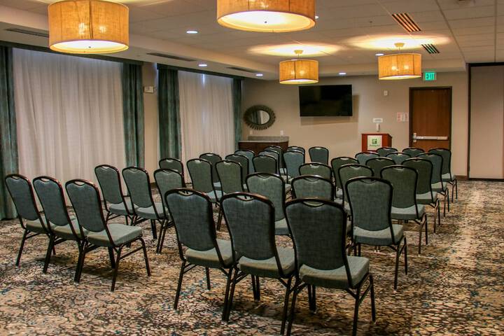 Holiday Inn & Suites Denver Tech Center-Centennial by IHG