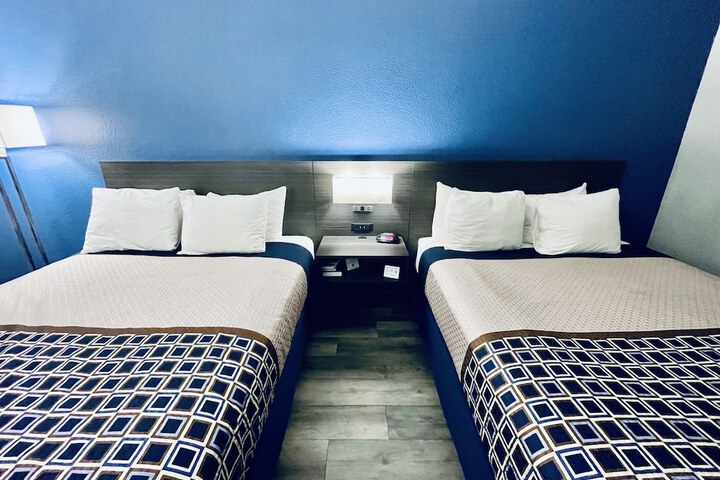 Room 25 of 43