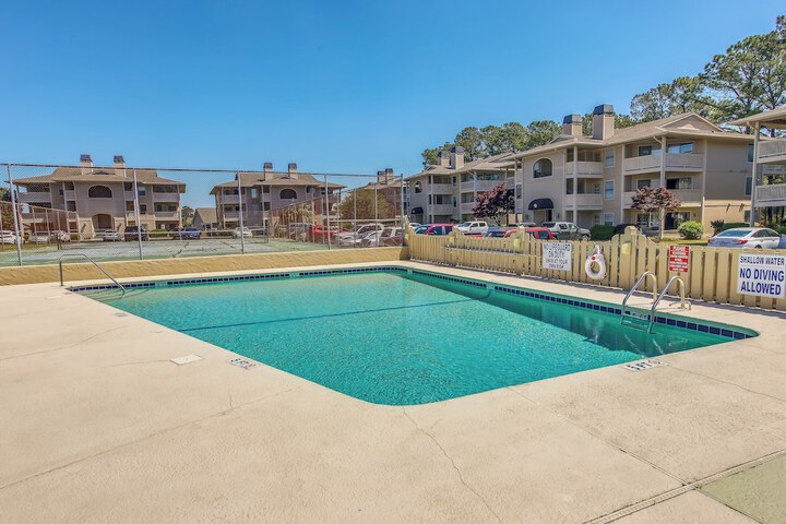 Little River Condo w / Community Pool & Hot Tub!