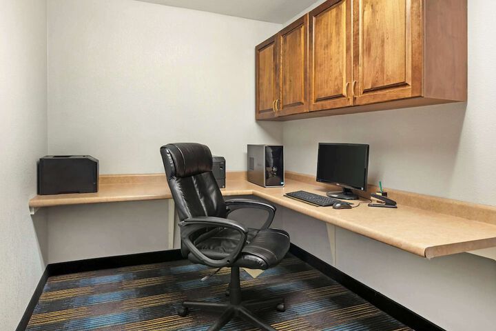 Quality Inn & Suites Fort Madison near Hwy 61