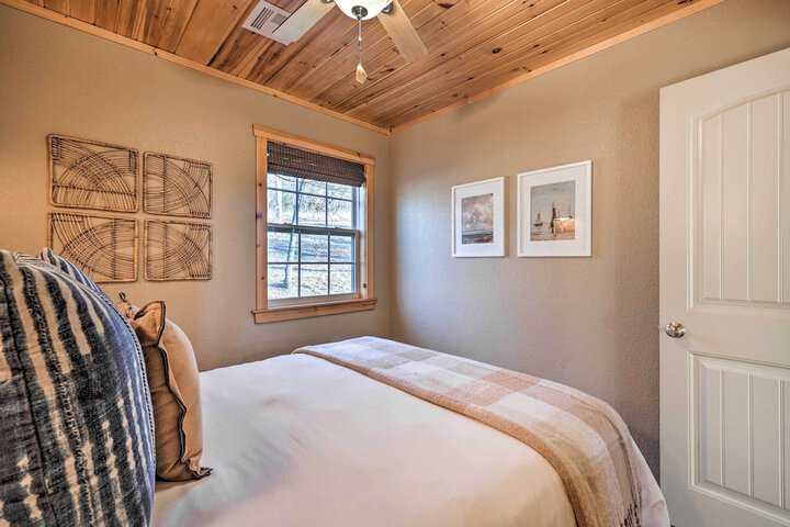 Pet-friendly Grand Lake House w / Dock & Kayaks!