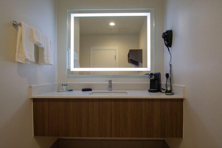 Room 32 of 40