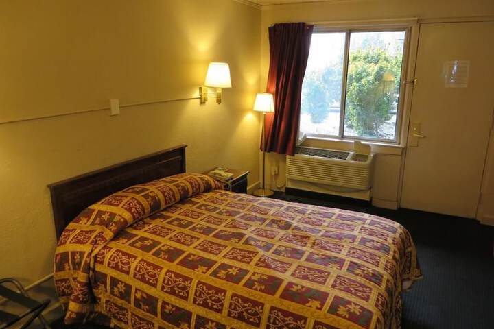 Room 13 of 22