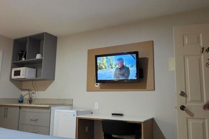 Parkway Motel & European Lodges
