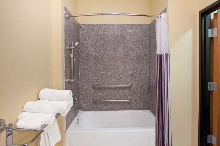 La Quinta Inn & Suites by Wyndham Houston Pasadena North