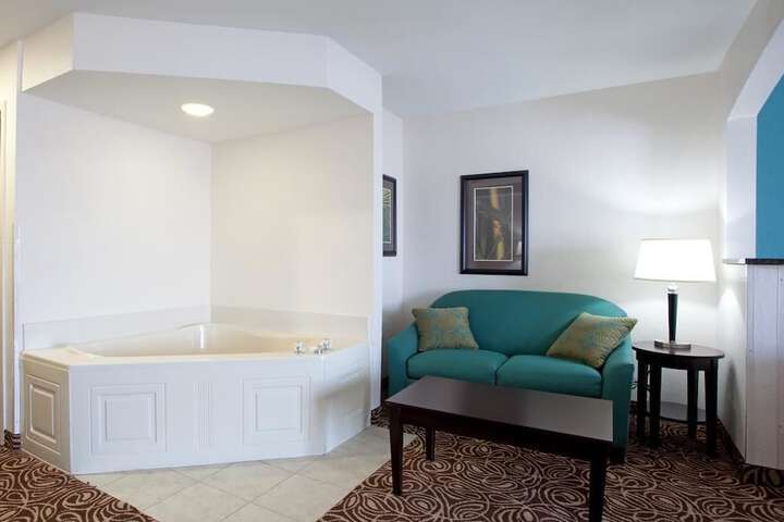 Hot Tub 26 of 31