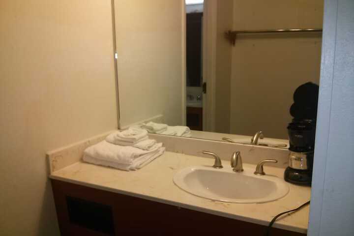 Room 4 of 18