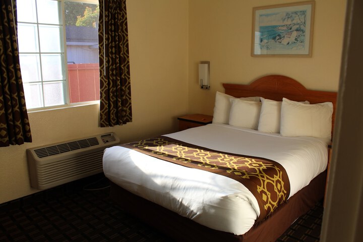 Room 33 of 76