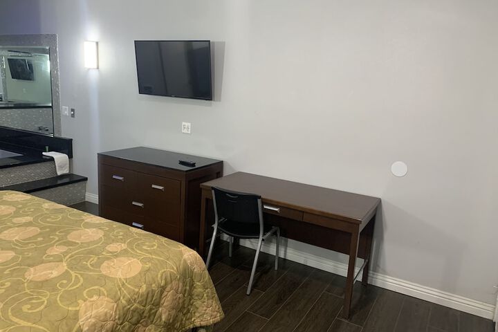 Room 27 of 38