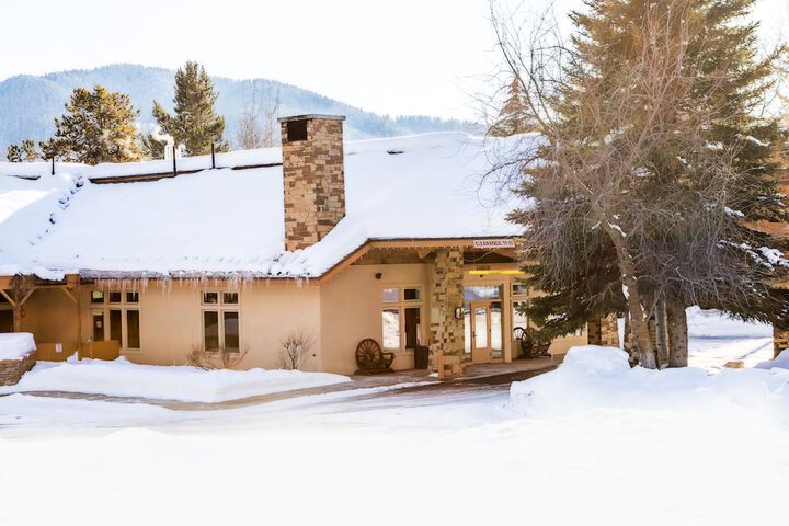 Flying Saddle Resort