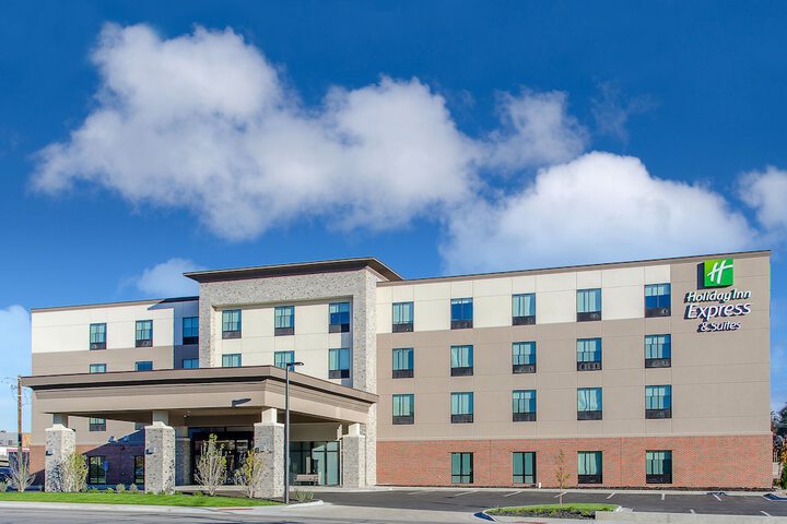 Holiday Inn Express & Suites Atchison by IHG