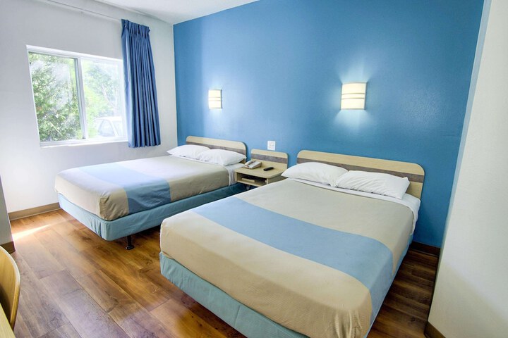 Room 33 of 40