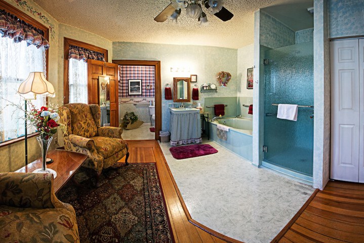 Room 42 of 59