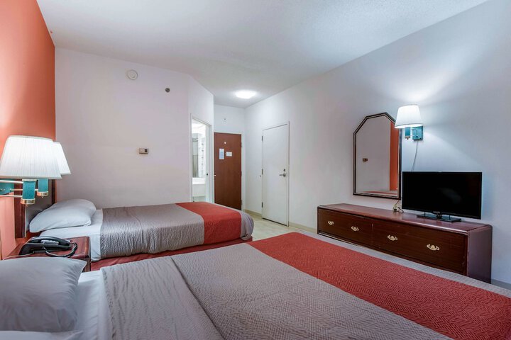 Room 28 of 29