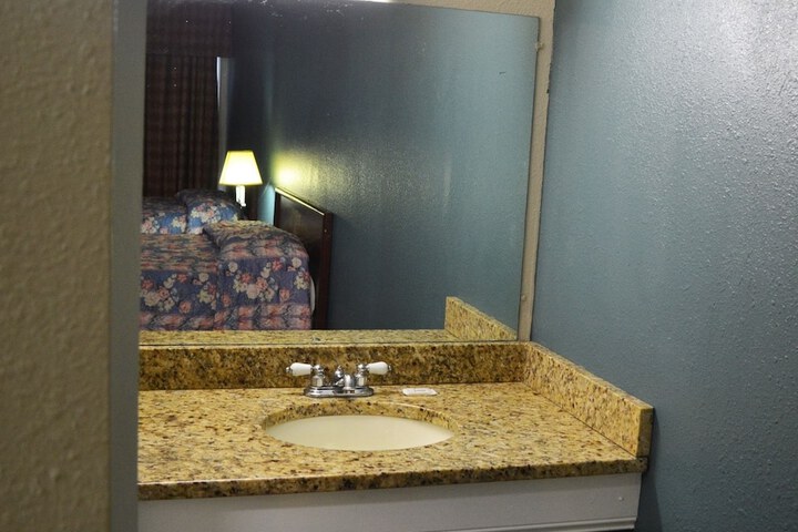 Room 9 of 17
