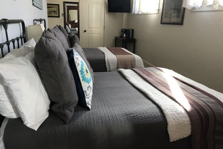 Room 33 of 65