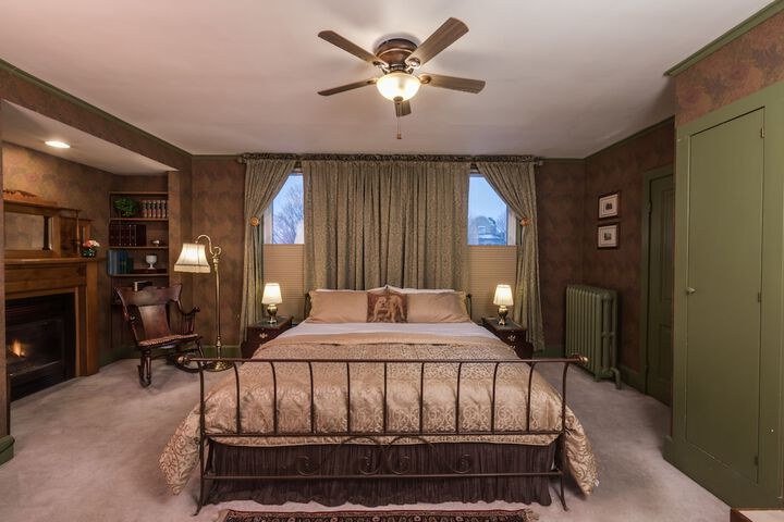 Room 17 of 49
