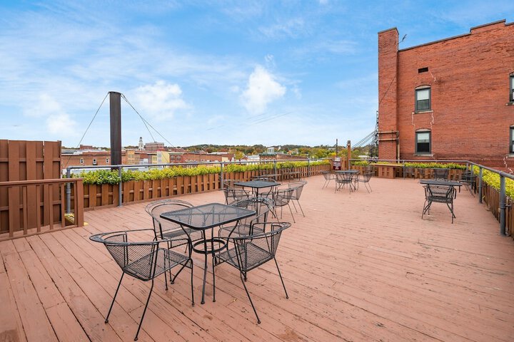 Sundeck 70 of 76