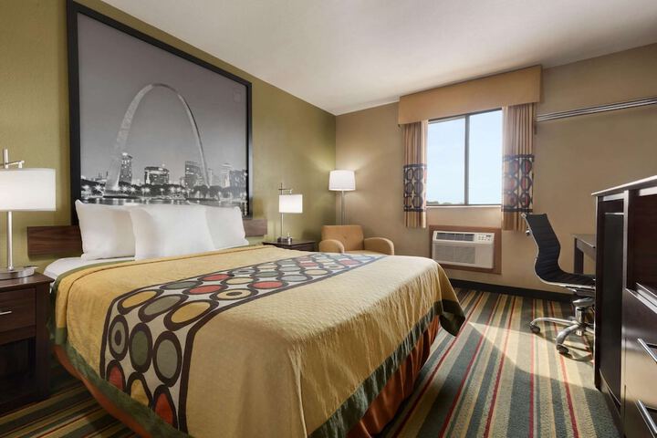 Room 34 of 40