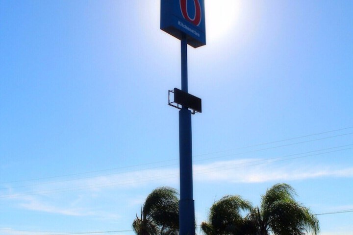Motel 6 Winnie TX