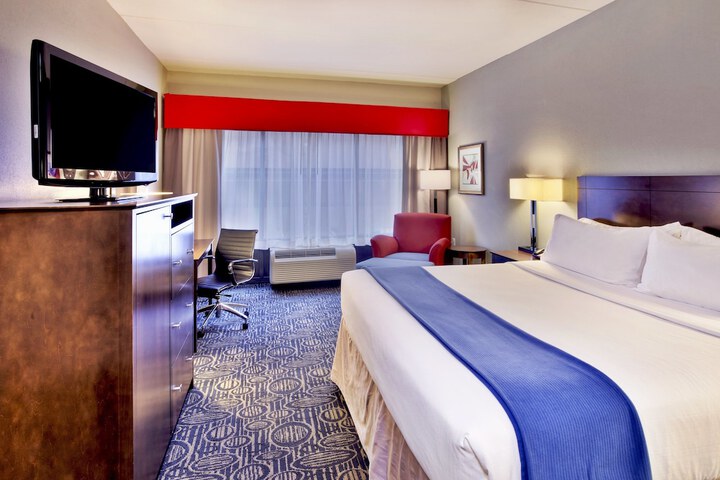 Holiday Inn Express & Suites Oak Ridge by IHG