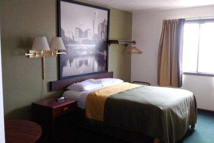 Room 11 of 32