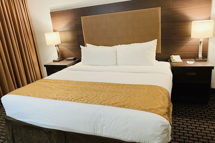 Ramada by Wyndham Belleville Harbourview Conference Centre