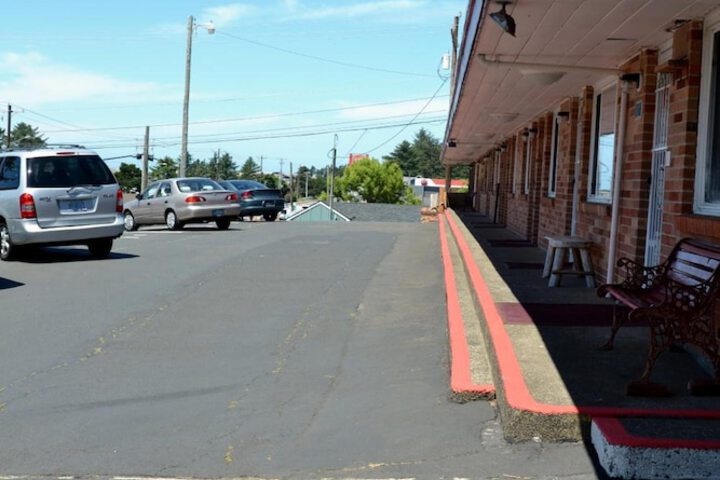 Four Winds Motel