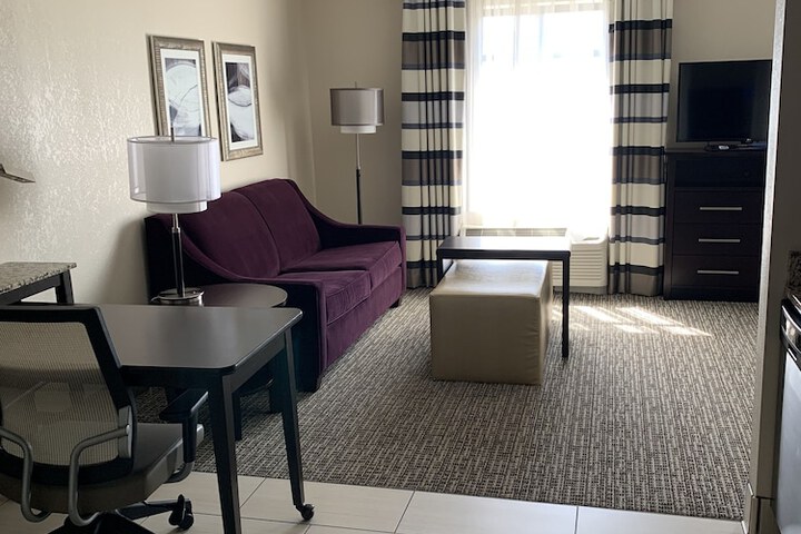Room 27 of 43