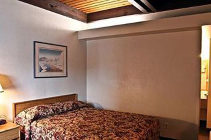 Rodeway Inn & Suites