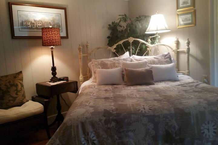 Room 9 of 11