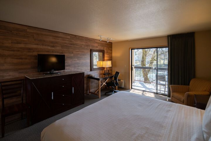 Riverside Inn