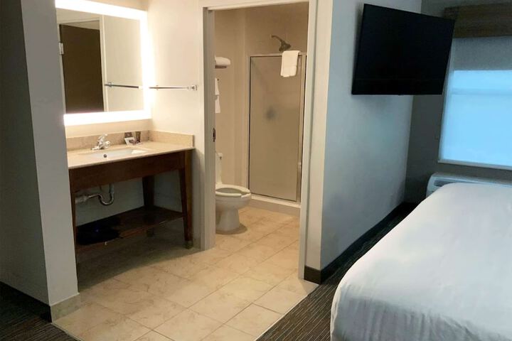 Room 44 of 64